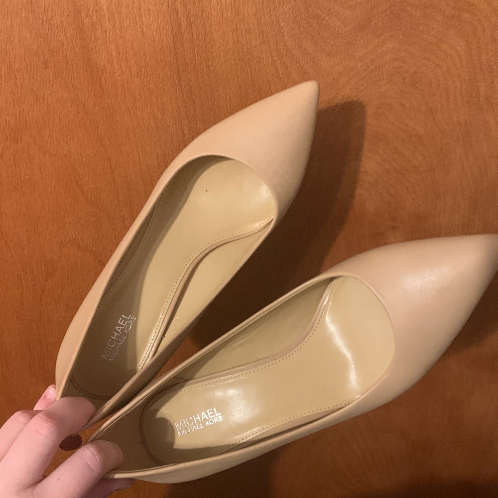 Michael Kors Pointed Nude Kitten Heel size 8.5